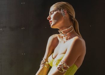 Μαίρη Βυτινάρος: Ωδή στο στιλ για τη συλλογή Innovation Metaverse Design Story της H&M