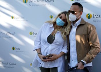 Κωνσταντίνα Σπυροπούλου – Βασίλης Σταθοκωστόπουλος: Επιστροφή στο σπίτι με τον νεογέννητο γιο τους