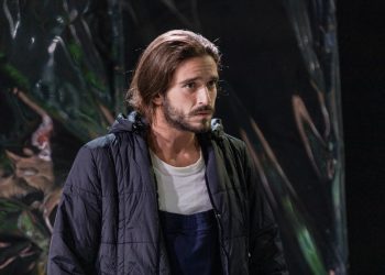 Τελευταίες παραστάσεις για “Τα παιδιά του Ήλιου” στο θέατρο Αλκμήνη