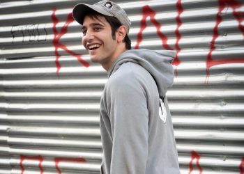 Ο Γιώργος Καφετζόπουλος από το Α ως το Ω: “Ψάχνω την ανεμελιά και την αθωότητα που υπήρχε μέσα μου”