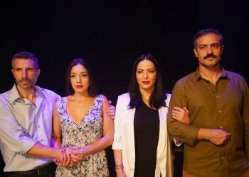 Δείπνο με φίλους: Παράταση παραστάσεων λόγω επιτυχίας στο Alhambra Art Theatre