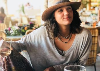 Mιράντα Βατοπούλου: Έκθεση ζωγραφικής “Βρίσκοντας το χαμένο σου ήλιο”