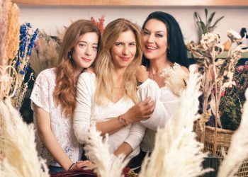 Η Έφη Ρευματά από το Α ως το Ω: “Ο καθένας για τον εαυτό του αποτελεί ένα θαύμα”