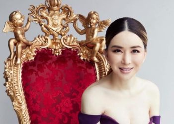 Η πάμπλουτη τρανς που αγόρασε το θεσμό “Μις Υφήλιος”