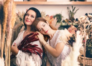 “Η κοριτσιέρα των Βούρλων” στο Θέατρο Αμαλία