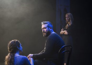 Ψηλά απ’ τη γέφυρα: Τελευταίες παραστάσεις στο Θέατρο Βεάκη