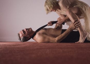 Κερδίστε προσκλήσεις για την “Αφροδίτη με τη γούνα” στο Θέατρο Άνεσις