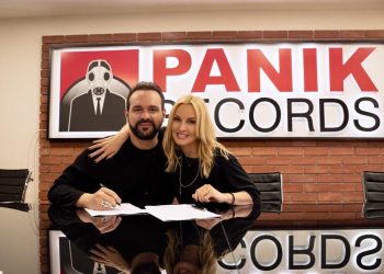 Η Πέγκυ Ζήνα στην οικογένεια της Panik Records