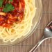 Συνταγή για μακαρόνια με νηστίσιμη κόκκινη σάλτσα