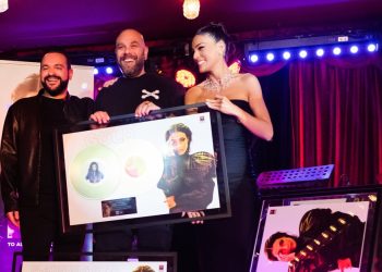 Ήβη Αδάμου: Απονομή για τις πλατινένιες & χρυσές πωλήσεις της