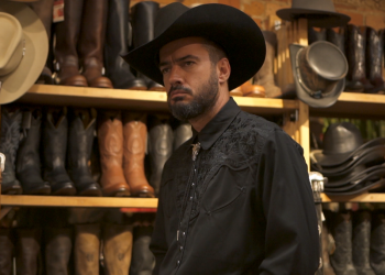 Ο Γιάννης Τσιμιτσέλης επιστρέφει με το «Fishy»