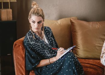 Αόρατοι: Οι σχέσεις της παρέας εξελίσσονται