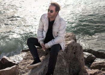 Γιάννης Πάριος -“Δεν μ΄αγαπώ”