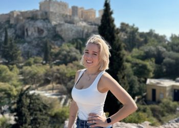 Η Καλομοίρα κάνει γυμναστική με χιούμορ επική εμφάνιση