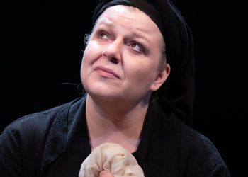 “Η κυρά της Ρω” του Γιάννη Σκαραγκά  με την Φωτεινή Μπαξεβάνη στο Θέατρο Αμαλία