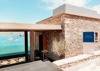 Μαγευτικό Deck Bar – Restaurant | Art Place στην Πάρο