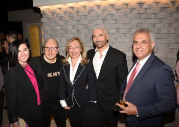 Φαντασμαγορικό πάρτι εγκαινίων για το συγκρότημα Elisabeth