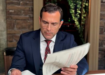 Οι προδότες: Οι πρώτες φωτογραφίες με τον Κωνσταντίνο Μαρκουλάκη