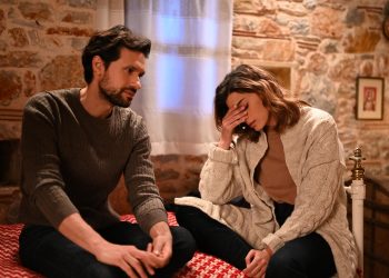 Σασμός: Ο Αστέρης και η Αργυρώ φιλιούνται