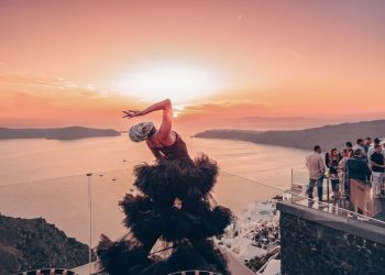 Grand opening event στο Mavro @Σαντορίνη