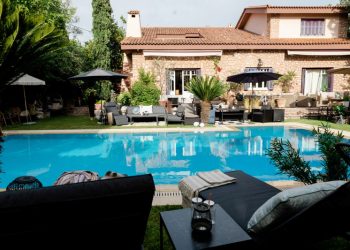 Η JYSK υποδέχτηκε το καλοκαίρι στον κήπο της πρεσβευτικής κατοικίας της Δανίας