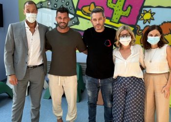 Στάθης Σχίζας: Δώρισε φαρμακευτικό υλικό και παιχνίδια στα παιδιά