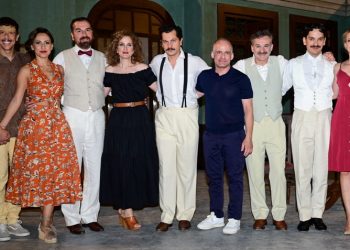 “Μαλλιά Κουβάρια” με φίλους στο Κηποθέατρο Παπάγου