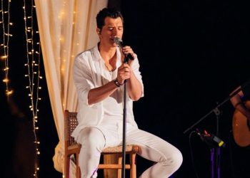 «Παρέα στην άμμο» με τον Σάκη Ρουβά