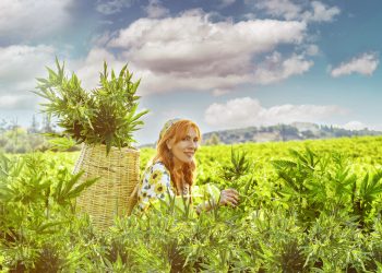 H Σμαράγδα Καρύδη προτείνει: «Η μαριχουάνα της μαμάς είναι η καλύτερη»