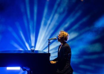 Ο μοναδικός ποπ σταρ Tom Odell έλαμψε στο Sani Festival
