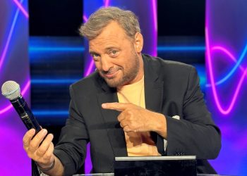 Βackstage στο νέο τηλεπαιχνίδι “Ο μονομάχος” με παρουσιαστή τον Χρήστο Φερεντίνο