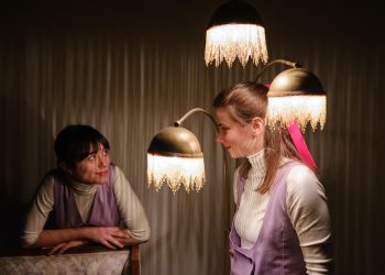 «Κάποιος μιλάει μόνος του κρατώντας ένα ποτήρι γάλα» @Θέατρο Ν. Κόσμου