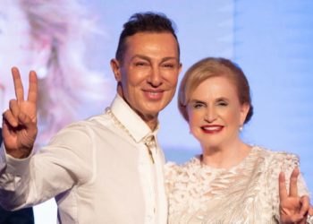 Vassilios Kostetsos: Ποιες διάσημες προσωπικότητες ντύθηκαν με εντυπωσιακές δημιουργίες του