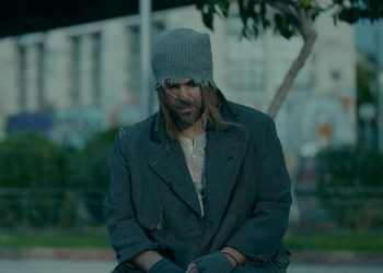 Ο Γιώργος Σαμπάνης άστεγος στην Αθήνα