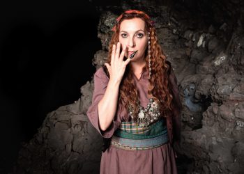 Η μάγισσα: Ποια είναι η Σιμώνη