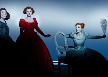 Tρεις ψηλές γυναίκες: Στις πρόβες της πολυαναμενόμενης παράστασης