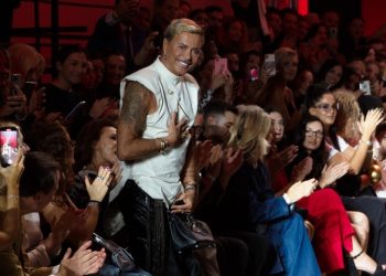 Λάκης Γαβαλάς & Temeno: Fashion show με… ξιφομάχους