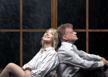 «Xoρεύοντας με τη θύελλα» στο Θέατρο Πειραιώς 131