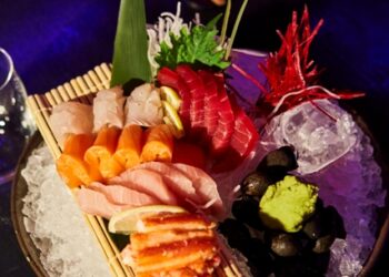 Izakaya: Ανθισμένες κερασιές και ιαπωνική κουζίνα στο Κολωνάκι