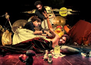 Ο Γιάννης Νιάρρος επιστρέφει με «Νυξ-Λος Ιστορίας Περίεργας»