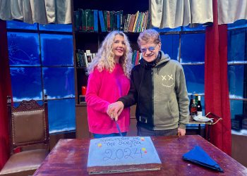 Χορεύοντας με τη θύελλα: Κόπη πίτας & παράταση παραστάσεων