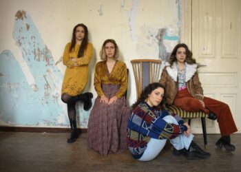 «Ψάρια στη γυάλα» στο Θέατρο Μπέλλος