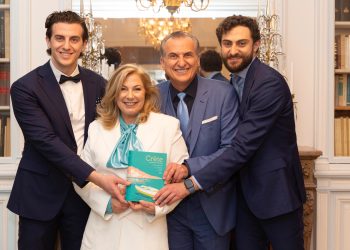 Nτίνα Νικολάου: Από την Κρήτη στο Παρίσι