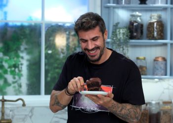 Τι προτείνει ο Άκης Πετρετζίκης;