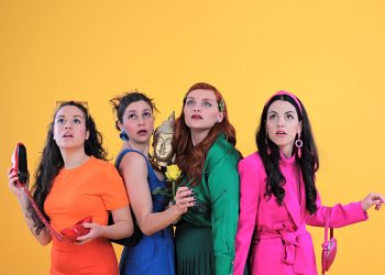 Αποκλειστικό: «Με δύναμη από την Κηφισιά» στο Θέατρο Μικρός Κεραμεικός