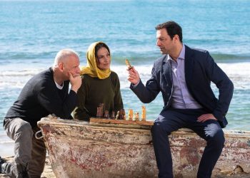 «Φωτιά και Νερό» της Χρύσας Σπηλιώτη στο Θέατρο Μικρό Γκλόρια