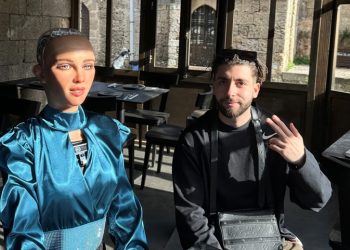 Lil Koni x Sophia The Robot  «AI Love»