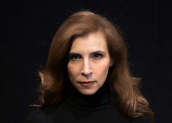 Μαρία Παπαλάμπρου: «Πάντα με εκπλήσσει η ανθρώπινη ύπαρξη»