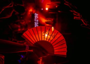 Το εμβληματικό Island club restaurant υποδέχεται το καλοκαίρι