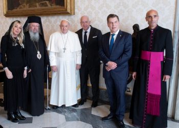 Ζεύγος Καραγεώργη: Επίσκεψη στο Βατικανό